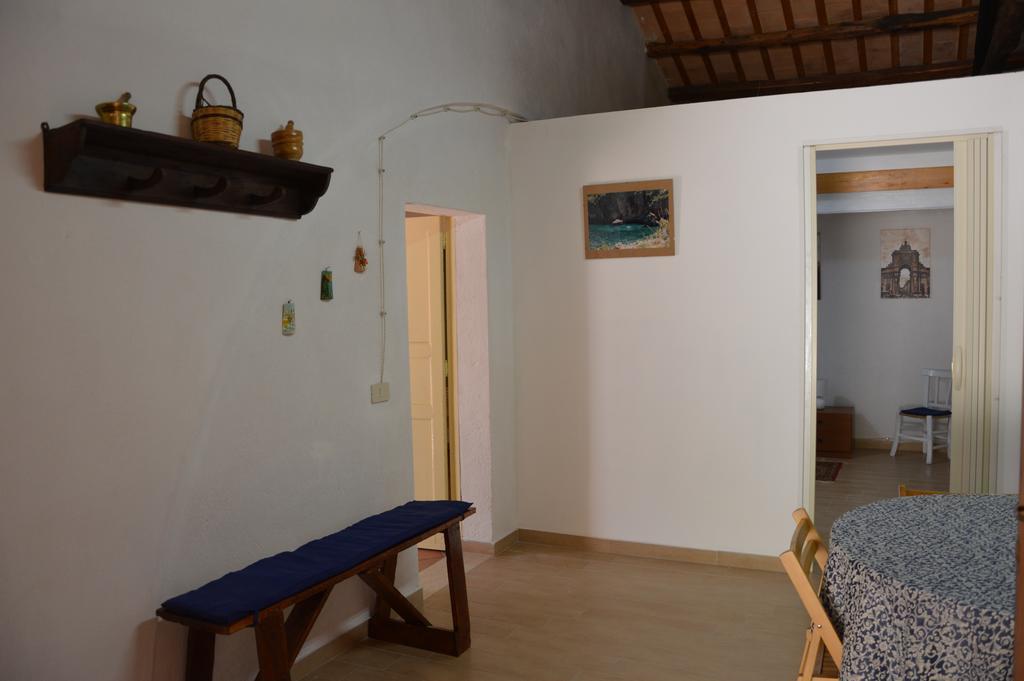 הוילה קוסטונאצ'י Casa Vacanze Scurati חדר תמונה
