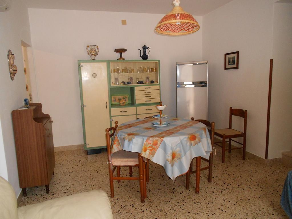 הוילה קוסטונאצ'י Casa Vacanze Scurati חדר תמונה